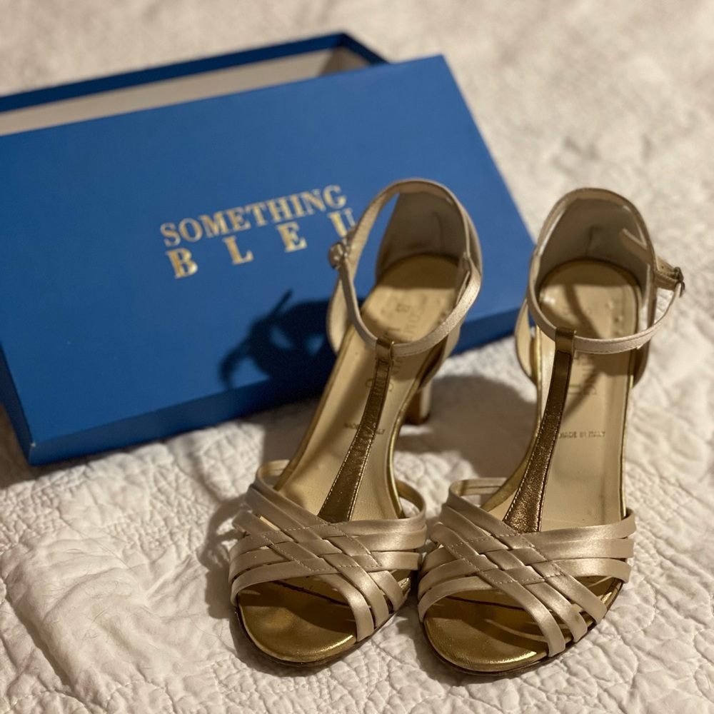Something Bleu Vintage Ivory Size 7